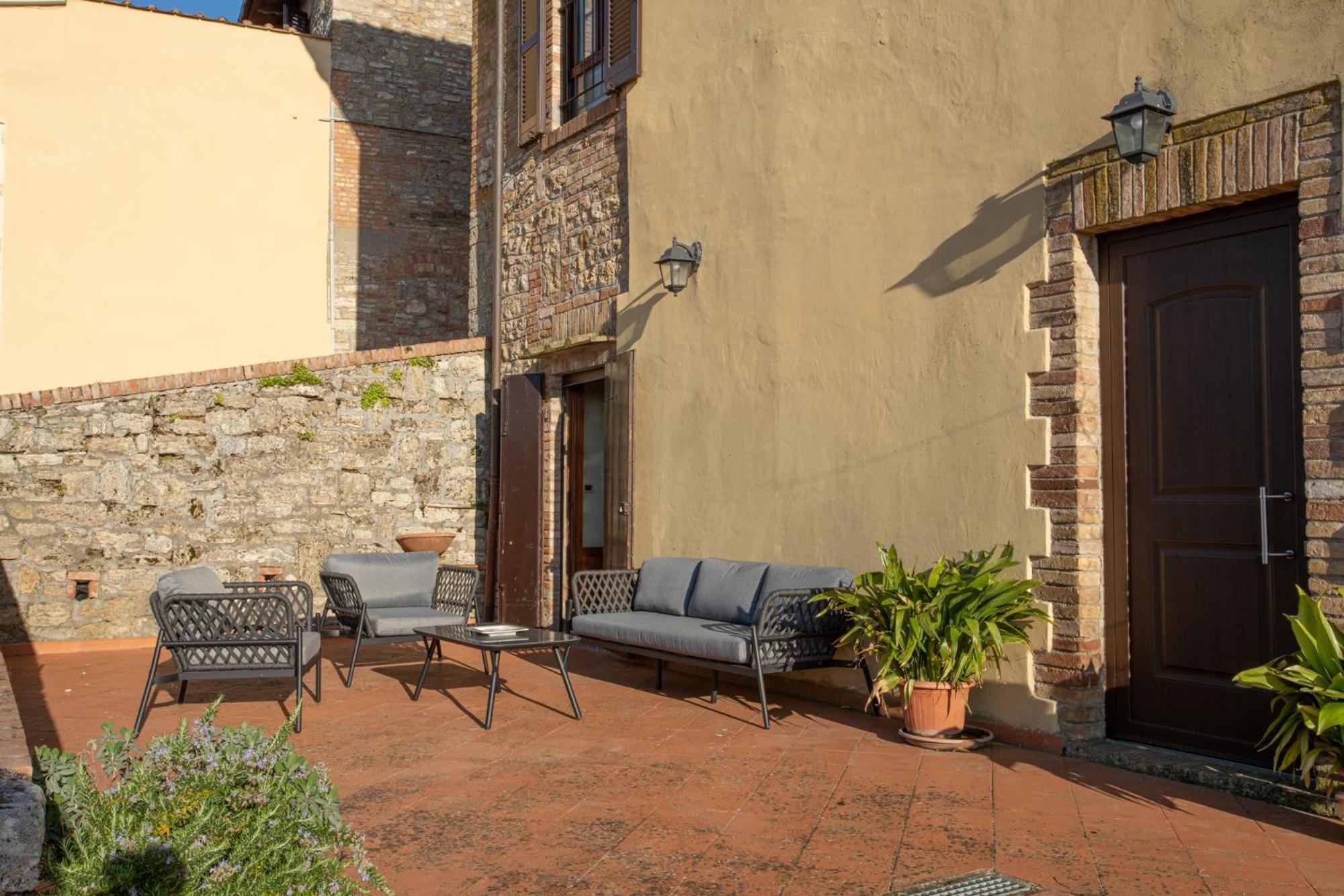 Agriturismo Castello Di Montauto Сан-Джиминьяно Экстерьер фото